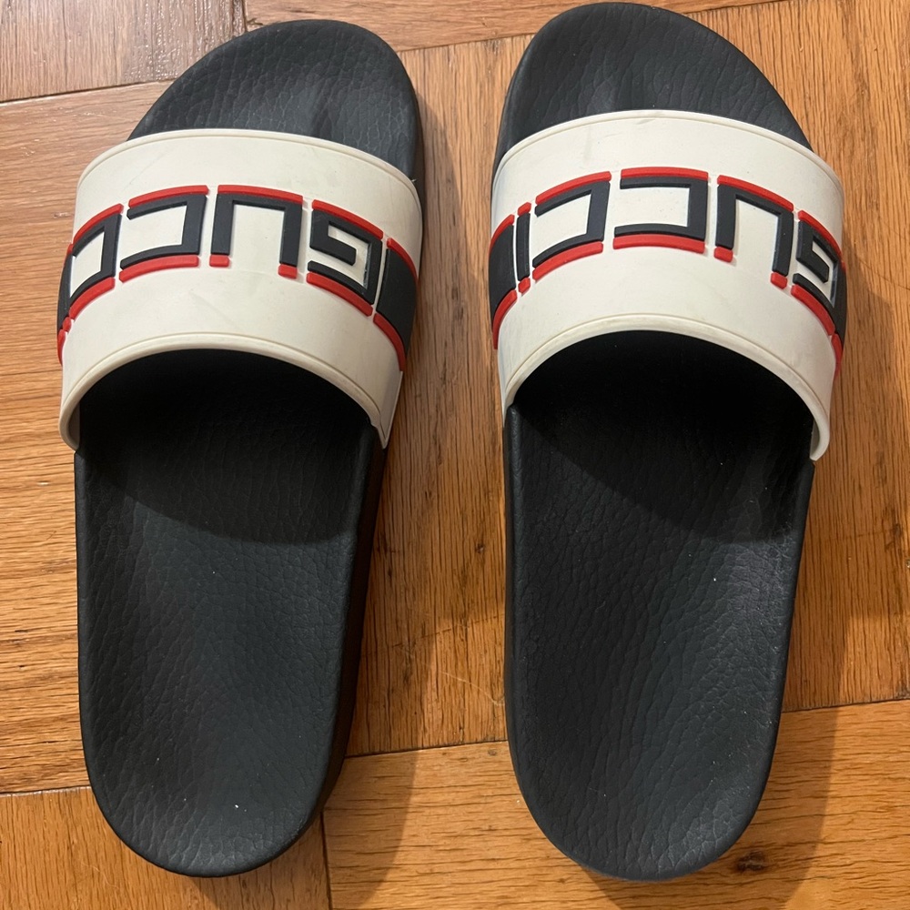Gucci Black and Cream Slides with Red Detail